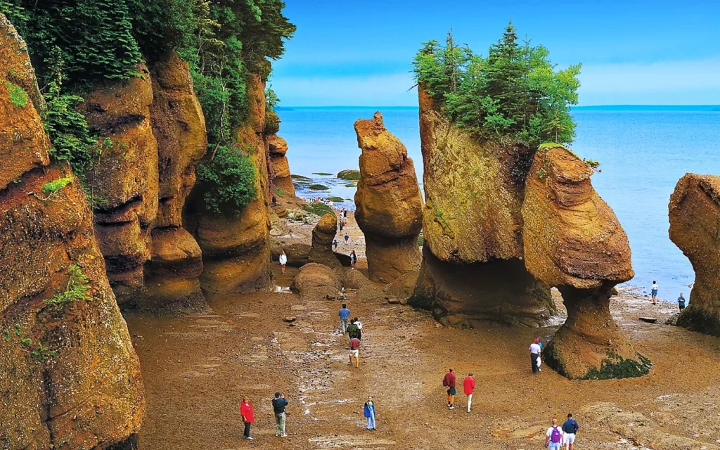  Exploring the Top Attractions in Each Province of Canada