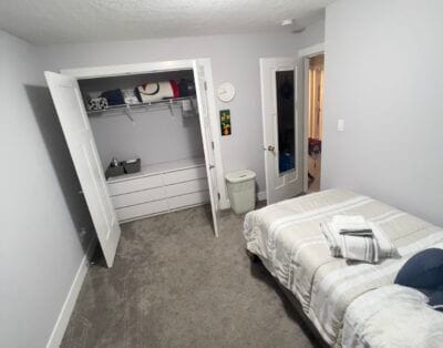 1Bedroom, 3-5mins walk to Cowichan District Hospital