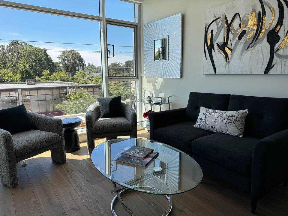 Fully Furnished, 1 Bed/1 Bath, New executive building, Minutes to Beaches