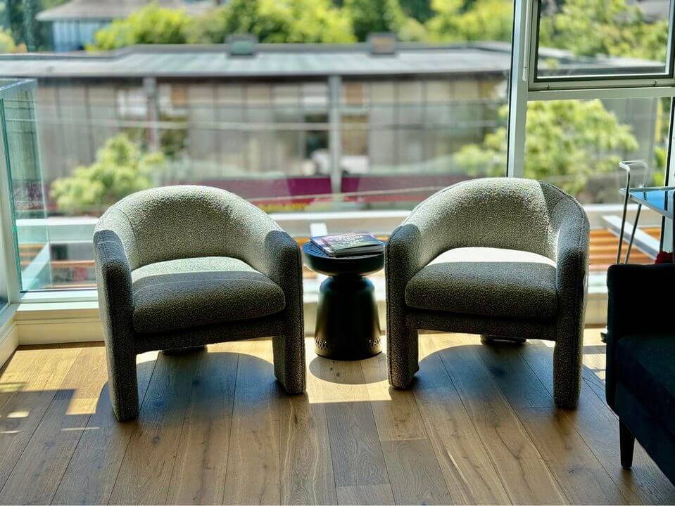 Fully Furnished, 1 Bed/1 Bath, New executive building, Minutes to Beaches