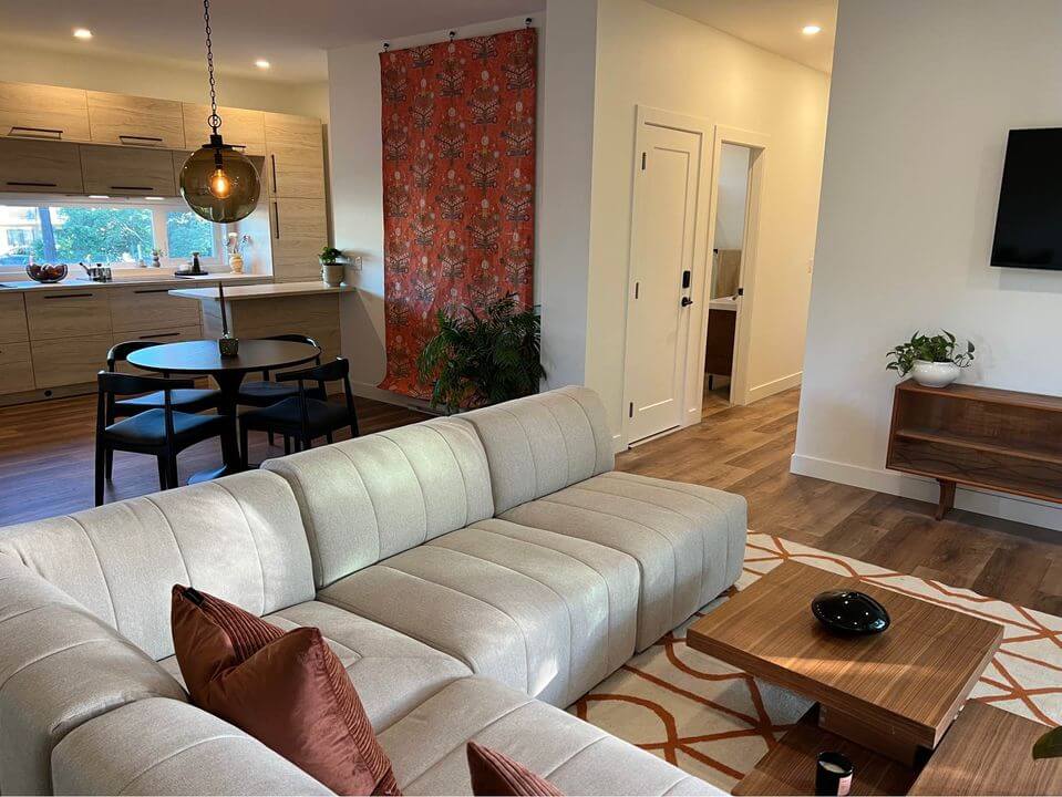Stylish 2-BDRM Beachside Rental