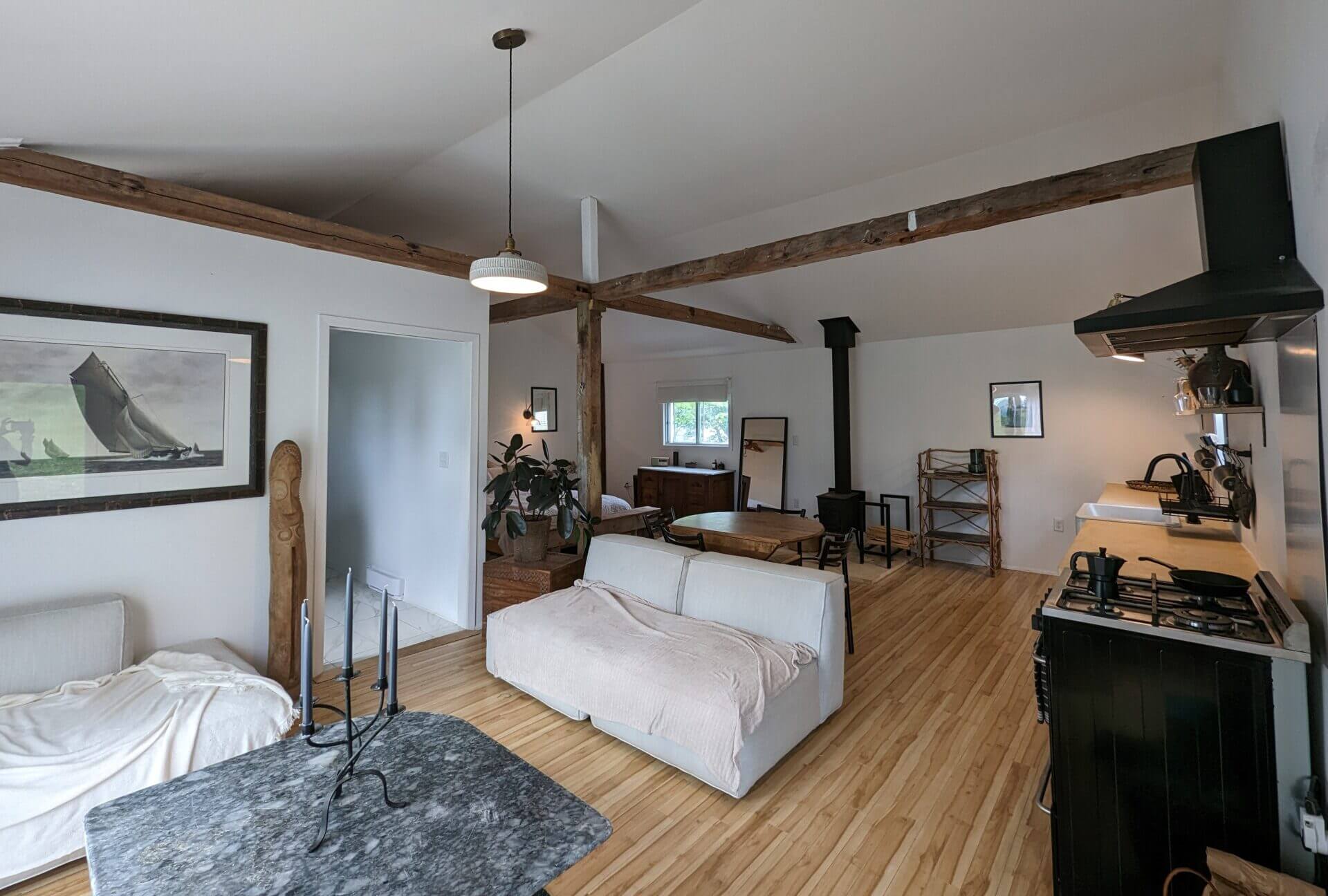 Private modern studio apt in Riverport