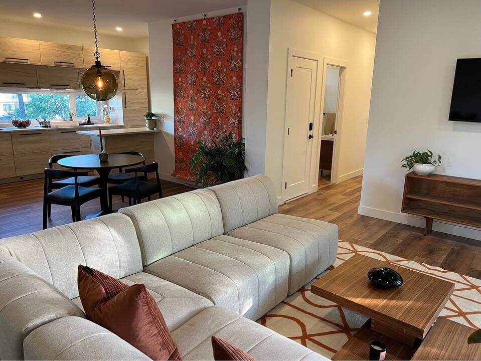 top 5 incredible pet-friendly mid-term rentals in Kelowna, BC