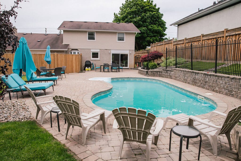 4 bedroom Pickering Village Rental with Pool