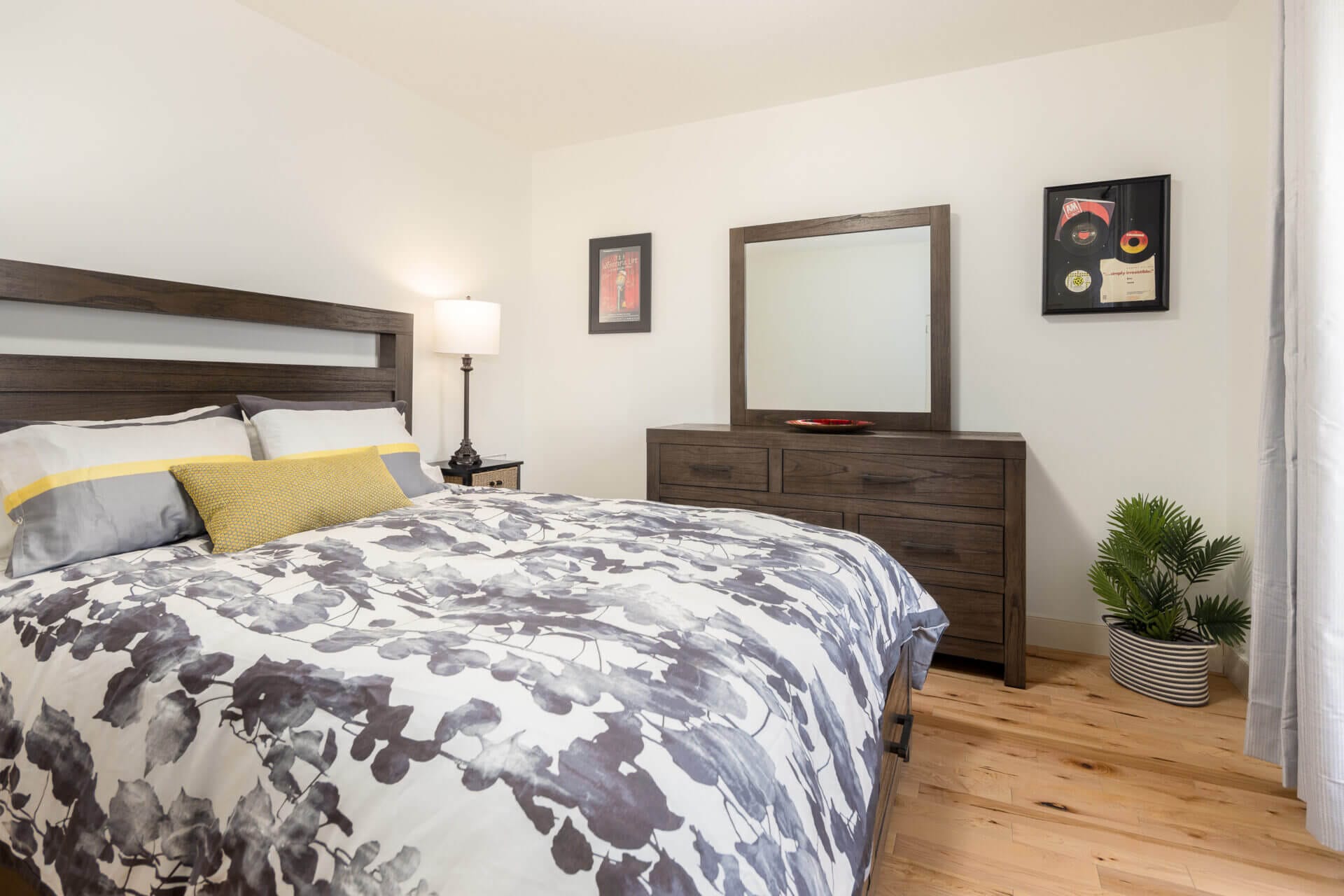 2BR Home | Close to Broadway | Fireplace | BBQ