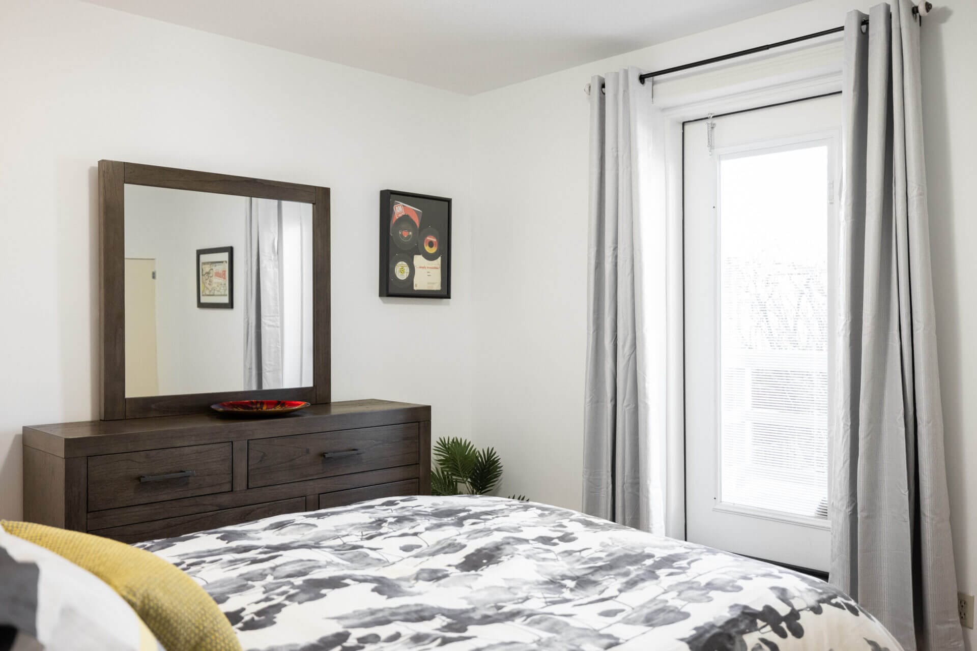 2BR Home | Close to Broadway | Fireplace | BBQ