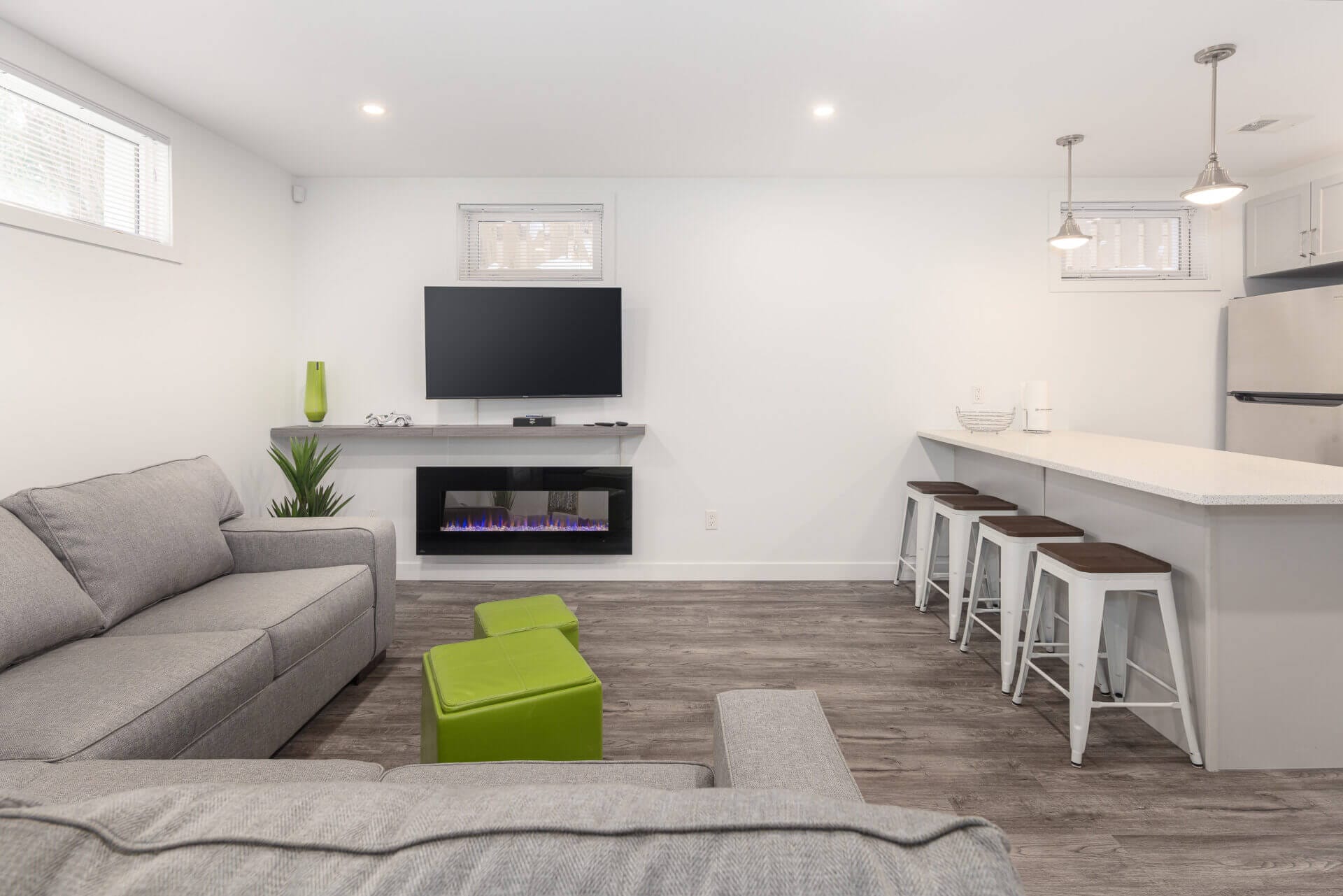 2BR Lower Suite near Broadway w/ Fireplace