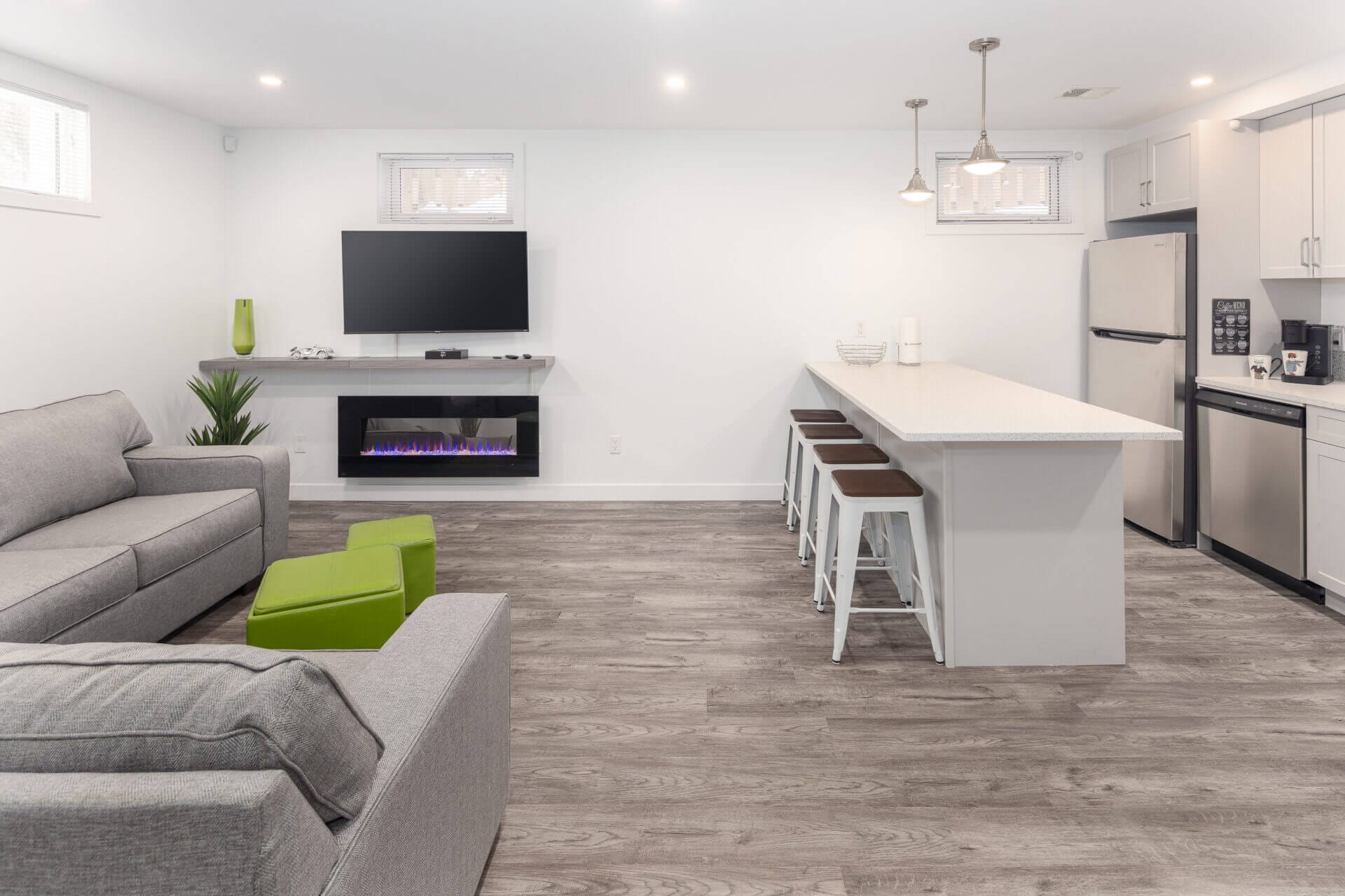 2BR Lower Suite near Broadway w/ Fireplace