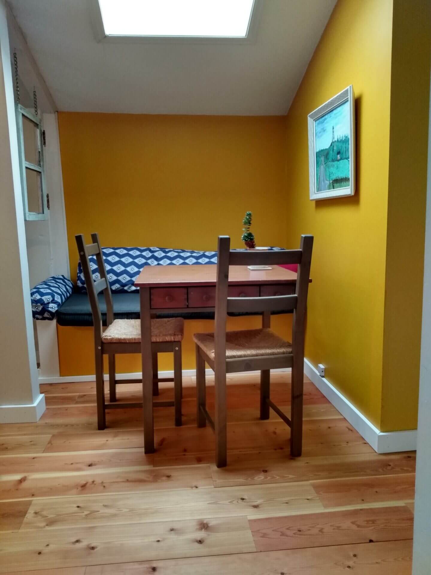 Cozy 2 bedroom house in Victoria BC.