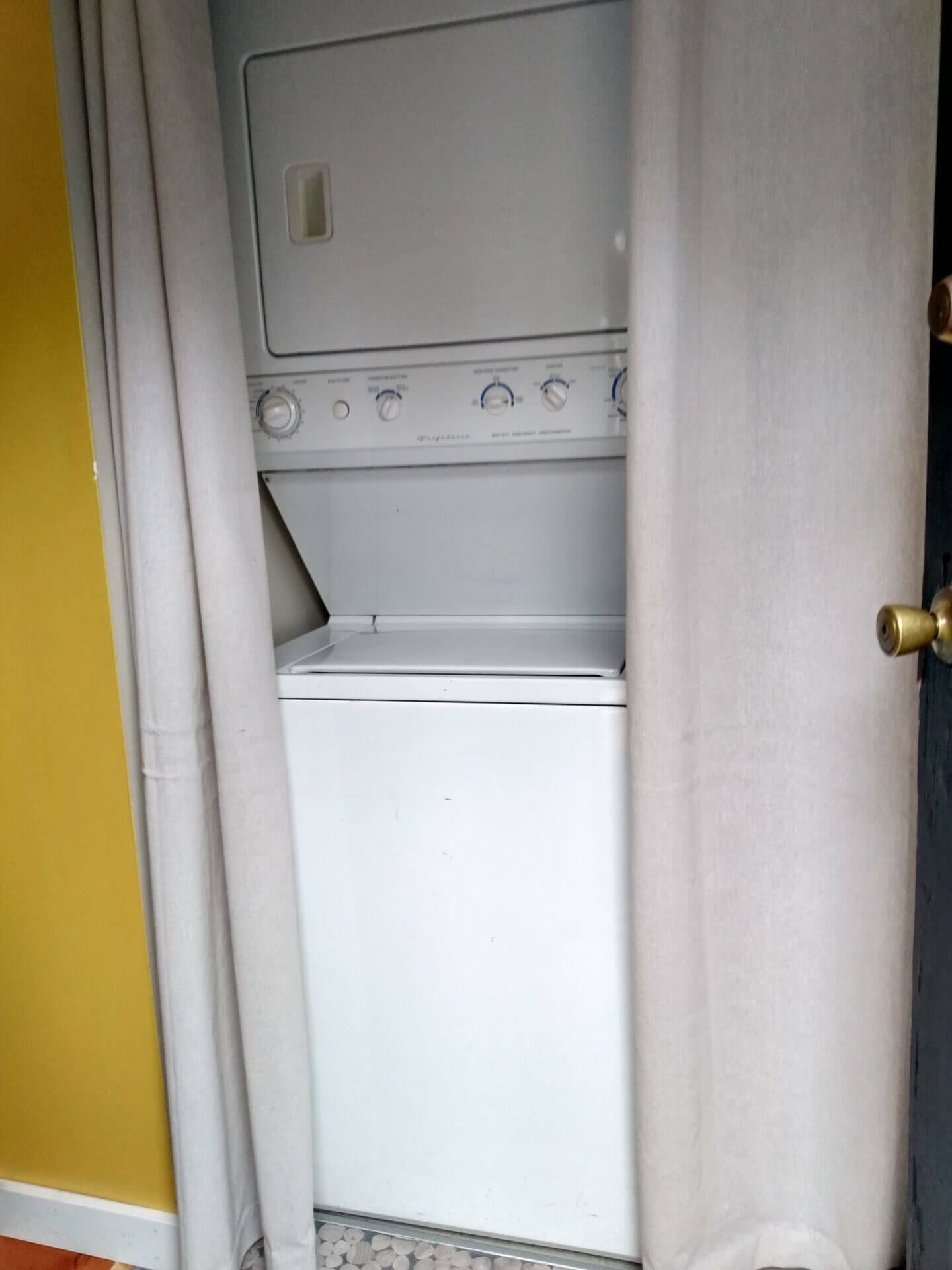 Cozy 2 bedroom house in Victoria BC.