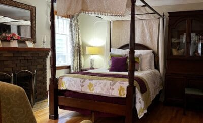 Furnished home in the heart of Quinpool: walk to IWK, Dalhousie and downtown.
