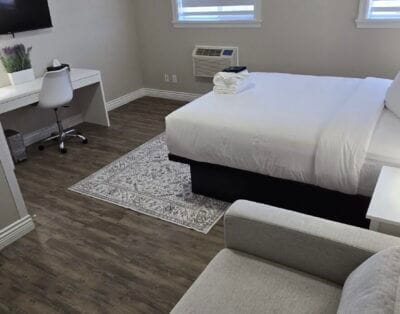 6 Private Suites with Shared Kitchen & Lounge – Just 6 Minutes from Royal Inland Hospital